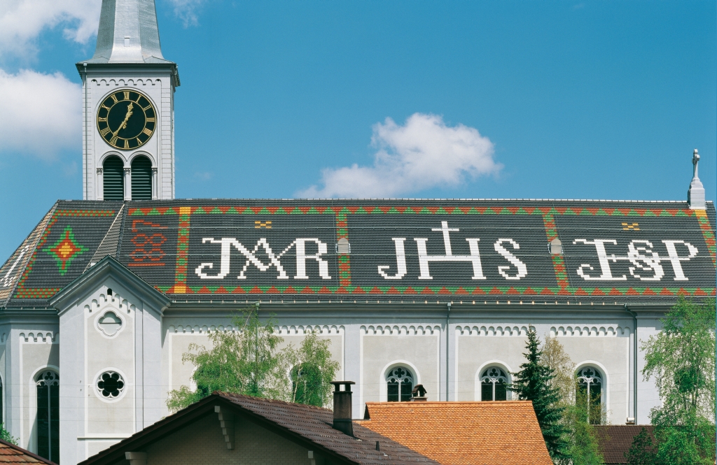 Приходская церковь Св. Антония в Швейцарии – шедевр кровельного мастерства